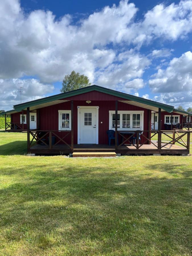Maelarhusen Semesterby Oesterlen - Stugor & Gardssviter Sandby Exterior foto
